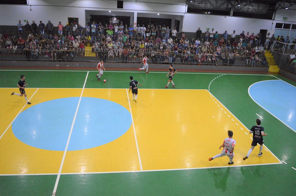 Domingo animado reúne 15 equipes no Torneio Comerciário de Futsal; Confira  os resultados e os jogos do dia 9/9