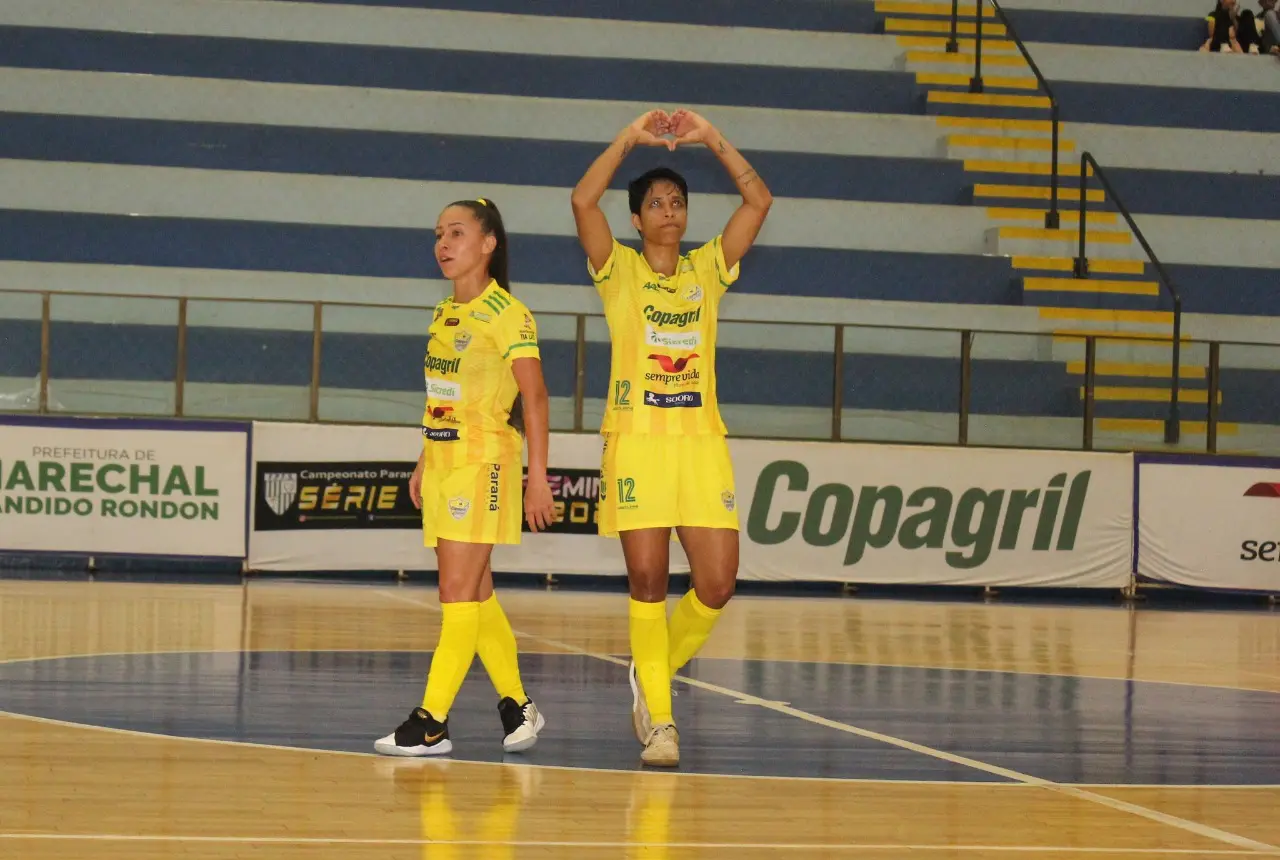 Melhor time de futsal feminino do mundo em 2019 se adéqua à