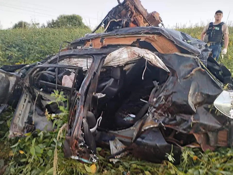 Duas pessoas morrem após carro bater em veículos e capotar em plantação, na  BR-369, em Corbélia, Oeste e Sudoeste