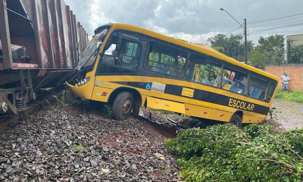 Local onde ônibus da Apae foi atingido por trem tem sinalização 'adequada',  afirma ANTT; três pessoas morreram, Norte e Noroeste