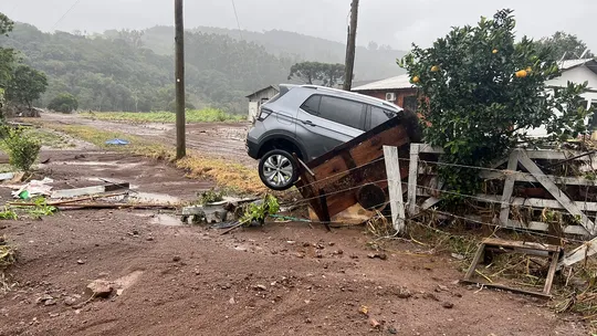 Com ruas e casas inundadas, Porto Alegre e Região Metropolitana estão em  alerta diante de mais chuva e nova formação de ciclone