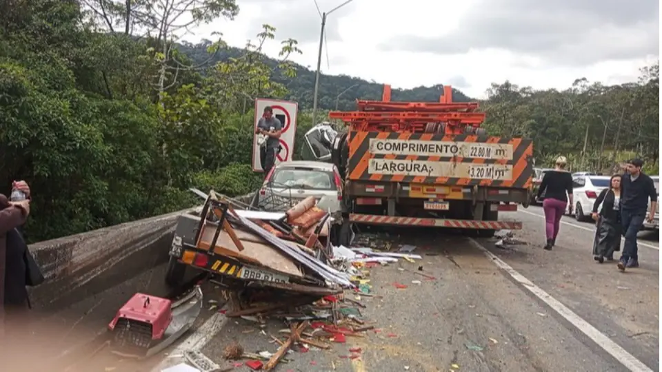 BR 376 segue interditada e tem risco de desmoronar – BR 277 foi liberada -  Trucão Comunicação em Transporte