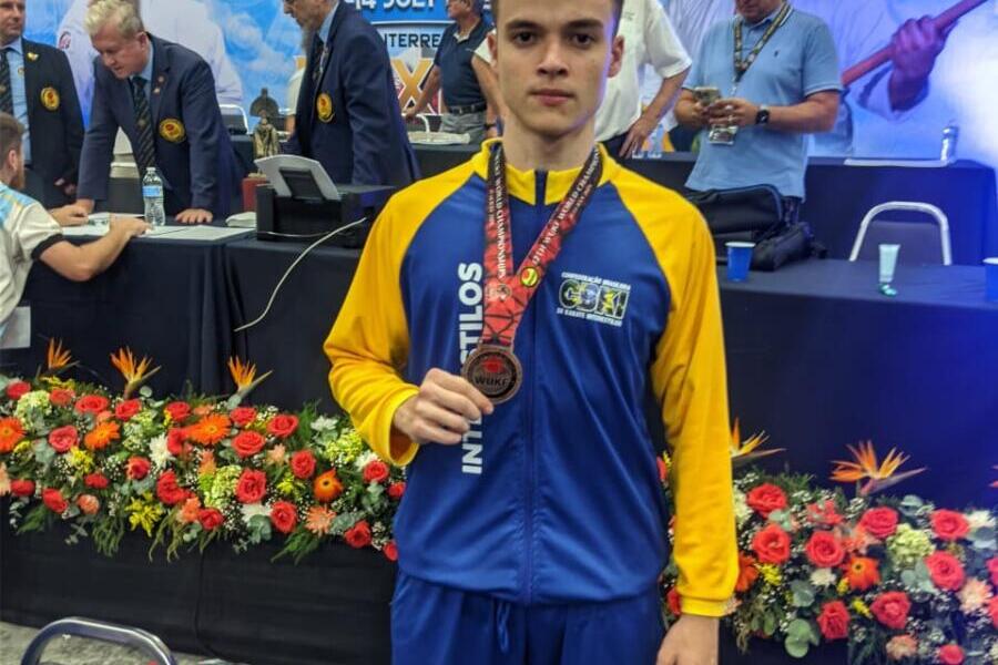 Rondonense Julio Meller gana medalla de bronce en el Campeonato Mundial de Karate – O Presente